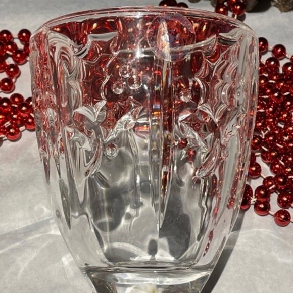 Pretty Hurricane Christmas Vase with Holly Leaf Pattern - Picture 5 of 8